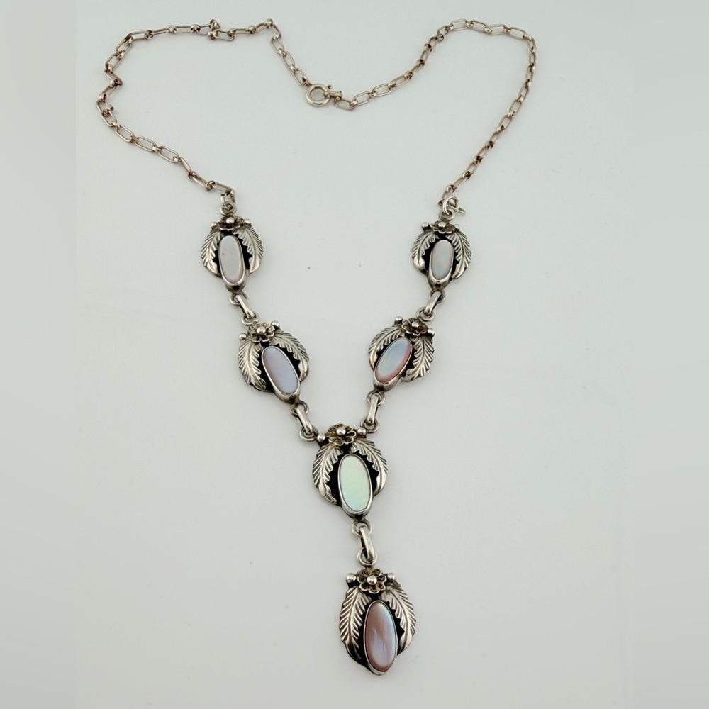 Vintage Native American Sterling Silver & Mother of Pearl Leaf Drop Necklace 18g - Picture 3 of 9